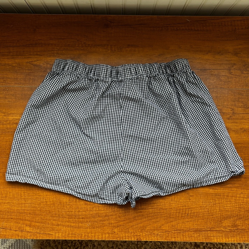 Black and White Gingham Shorts - Picture 2 of 4